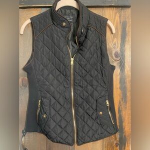 Love Tree Black Quilted Vest gold accent women’s small